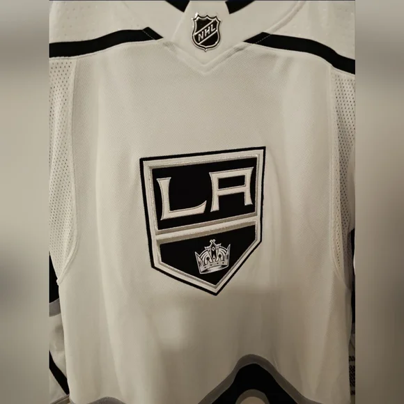 COPY - Kings hockey jersey - Picture 2 of 5